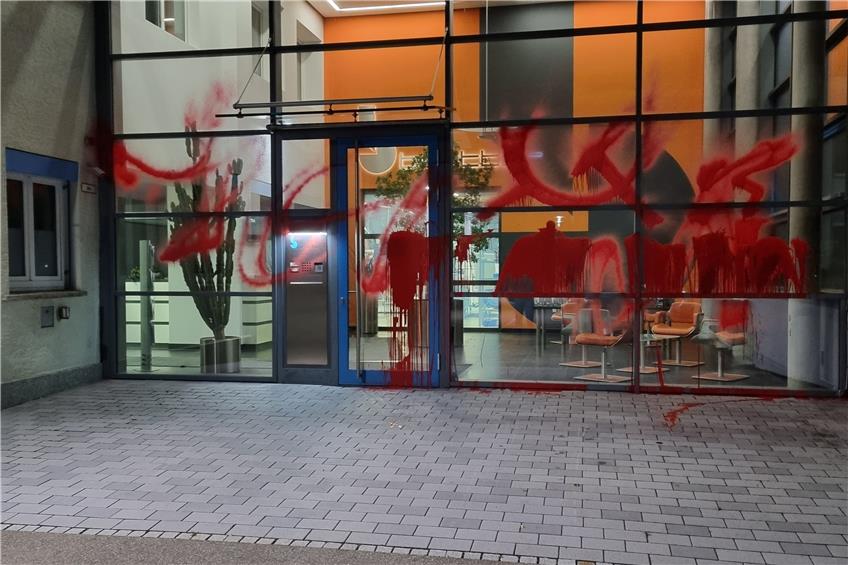 Firma Beutter in Rosenfeld von Unbekannten mit Farbe beschmiert: die Polizei ermittelt