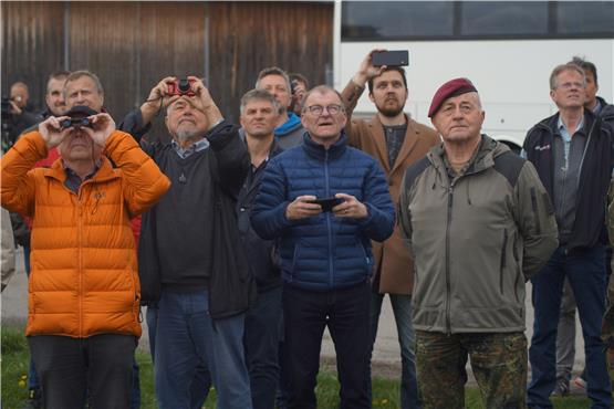 Fallschirmsprünge in Altshausen: KSK informiert Geislinger und Rosenfelder über Vorhaben am Waldhof