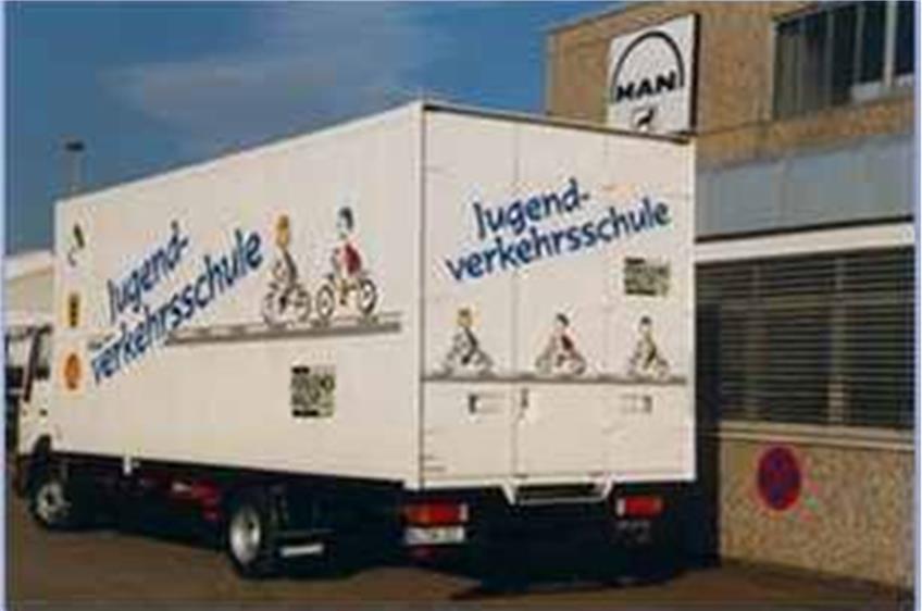 Jugendverkehrsschule erhält Transporter: Kreistag zieht Lastwagen-Oldie aus dem Verkehr