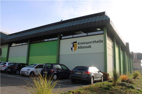Geflüchtete: Infoveranstaltung zu Ebinger Kreissporthalle findet in Walter-Groz-Schule statt