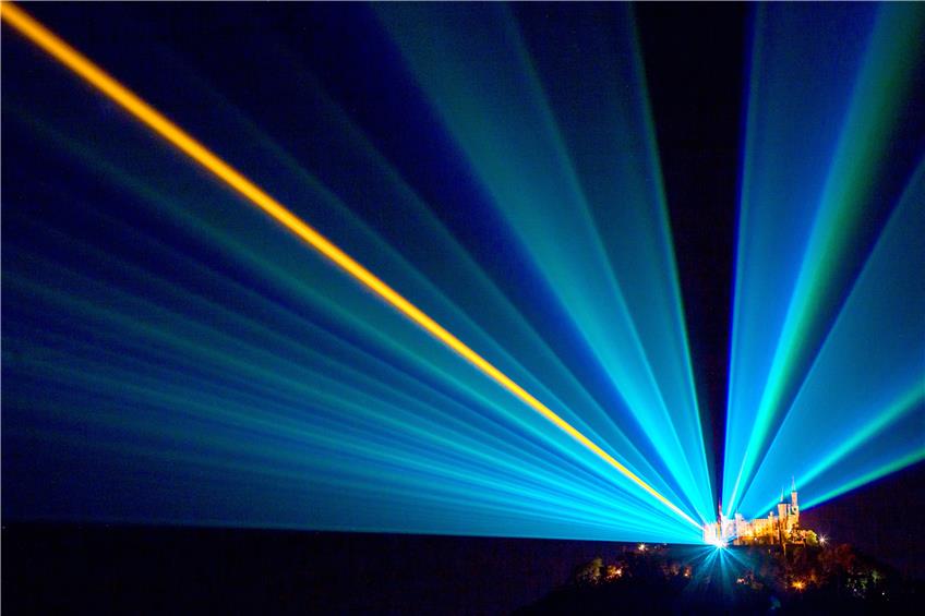 Laser strahlt bei spektakulärem Test von der Burg Hohenzollern bis nach Ofterdingen