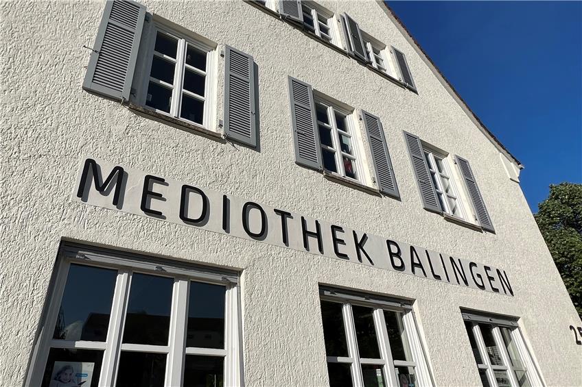 Ein neuer Stahlträger ist eingebaut: Die Mediothek in Balingen hat wieder geöffnet