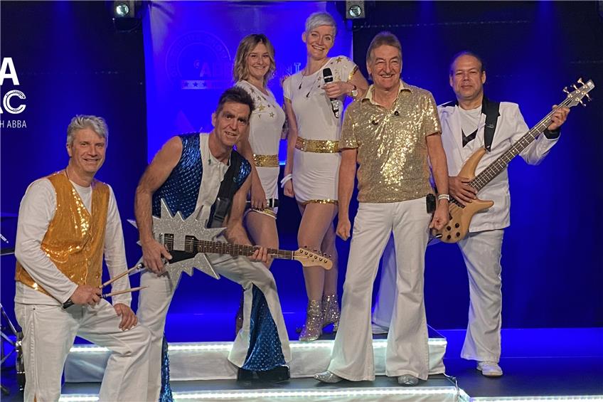 Super Trouper: Tribute-Band Abbamaniac feiert langersehnte Bühnenpremiere im Ländle