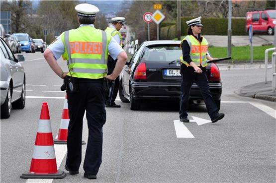 Urkundenfälschung, Trunkenheit, Tuning – Zahlreiche Anzeigen bei Verkehrskontrolle in Albstadt