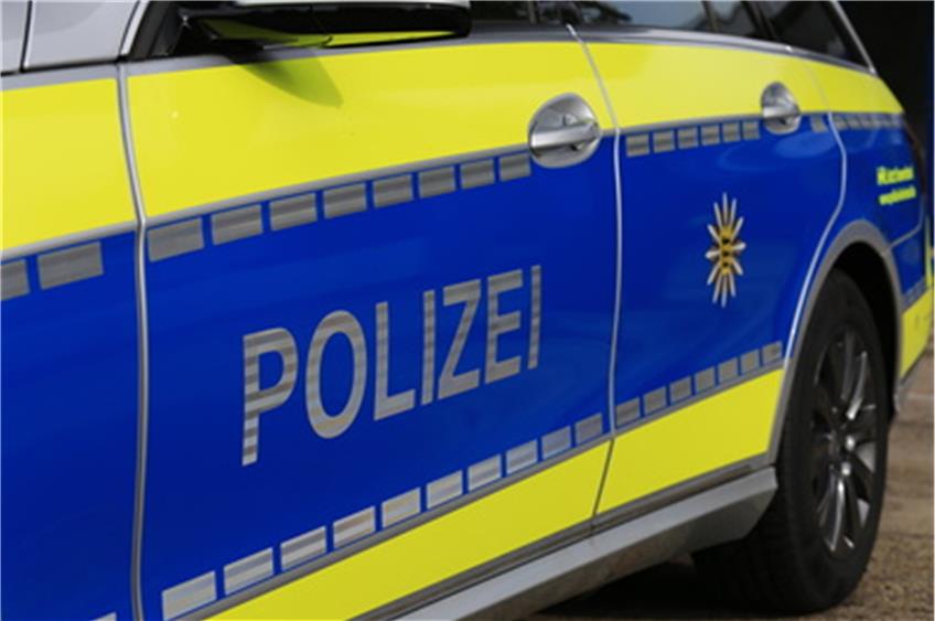 Junger Mann flüchtet in Hechingen vor der Polizei und rennt auf die Bundesstraße
