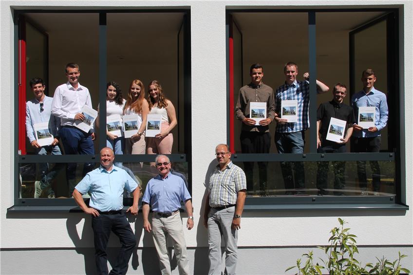 Die Abiturienten der Technischen Oberschule Balingen erhalten ihre Reifezeugnisse