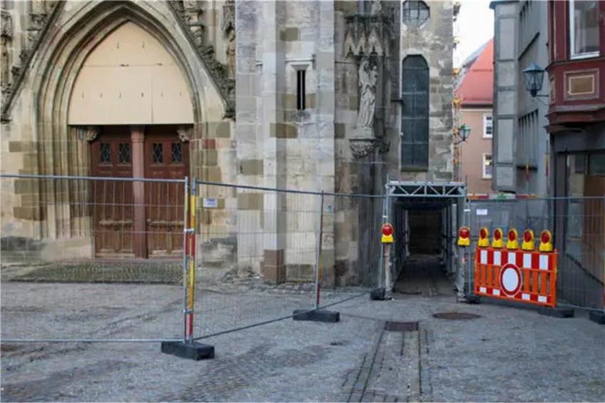 Steinschlag: Rund um die Rottweiler Kapellenkirche gibt es fast kein Durchkommen mehr