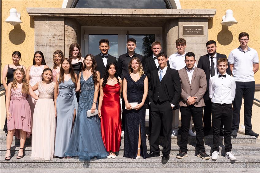 Verantwortung für sich und andere tragen: Ebinger Schlossberg-Realschule verabschiedet Absolventen