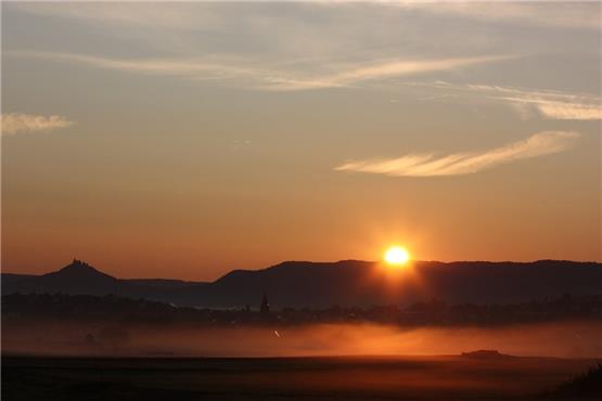 Foto des Tages: Sonnenaufgang über dem Raichberg