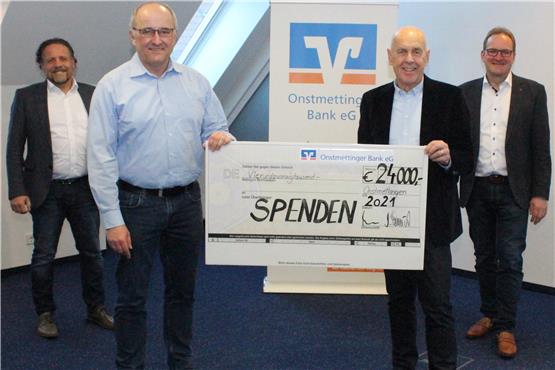 Die Onstmettinger Bank spendet rund 24.000 Euro – unter anderem an Vereine