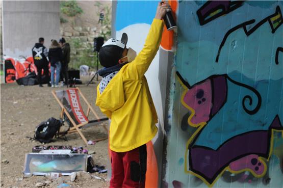 Mit Farbe und Ideen gegen das Betongrau: Straßenkünstler verwandeln das Balinger Wolfental