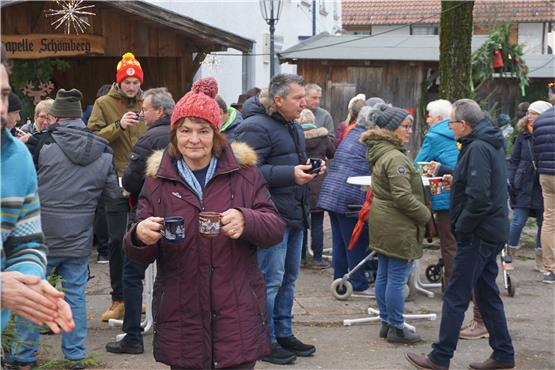 Der Nikolaus besucht das Schlichemtal: Schömberger Weihnachtsdorf ist ein voller Erfolg