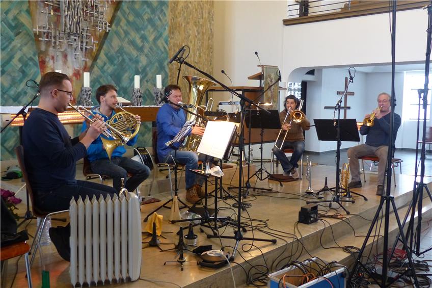 Ideale Akustik in Albstädter Kirche: „Classic Brass“ nimmt eine Weihnachts-CD auf
