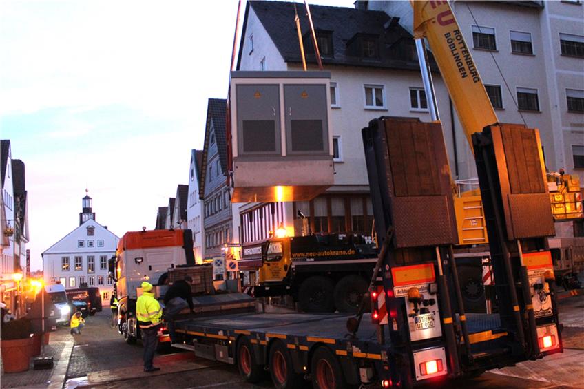 Schwerlasttransport in Hechingen abgebrochen: Abschüssige und kurvige Straße überfordert Lkw