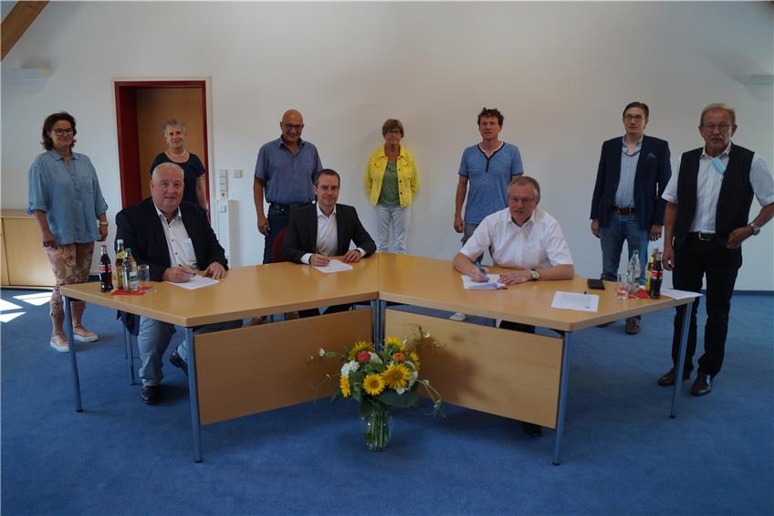 Die Gemeinde Dotternhausen und Holcim sind sich einig: Verträge sind unter Dach und Fach