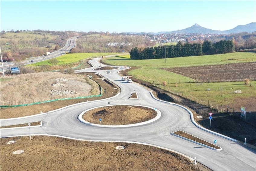 Doppel-Kreisel bei Steinhofen für Verkehr freigegeben: Jetzt geht’s sicherer und schneller