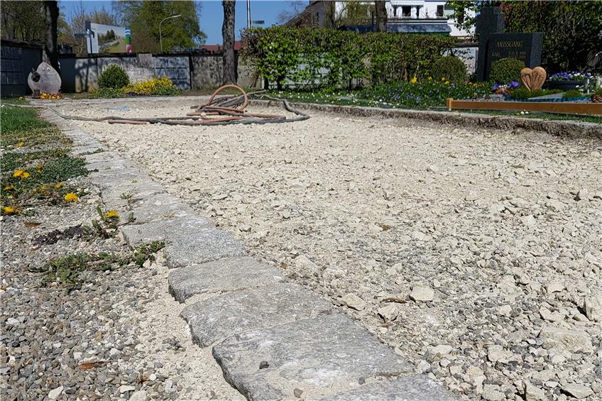 Baustelle hinter Mauern: Auf dem Balinger Friedhof wird das Wegenetz ausgebaut