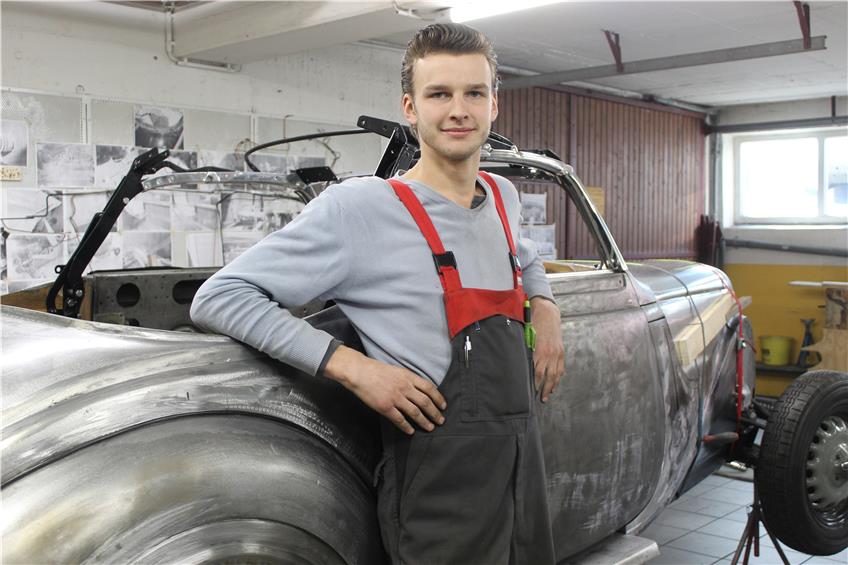Der 22-jährige Bundessieger Jonathan Haarig aus Bisingen restauriert besonders gerne Oldtimer