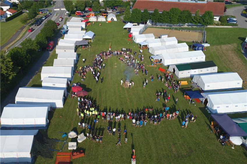 Kreisjugendfeuerwehrzeltlager in Schwenningen: Über 400 Gäste übernachten in 40 Großzelten