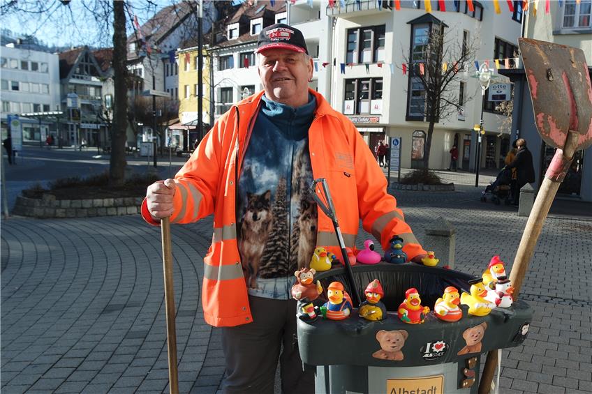 Unterwegs in Ebingen: Norbert Erdmann ist der Mann mit den Enten