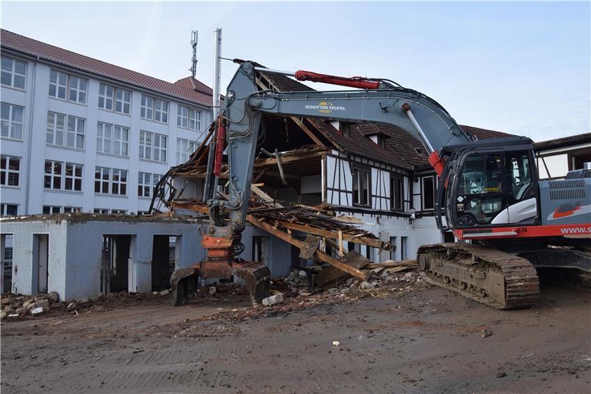 Auf dem Hobbyland-Areal in Balingen rückt für den Bizerba-Neubau der Abrissbagger an