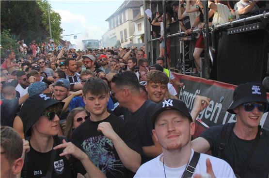 Besucherrekord bei der Beatparade: 10.000 Besucher feiern und raven in Empfingen