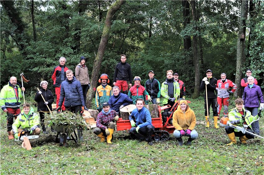 21 Helfer des Dotternhausener Albvereins legen Hand an: Biotop wird im siebten Jahr gepflegt