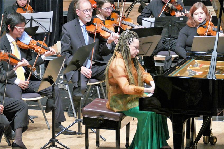 Ebinger Kammerorchester huldigt Beethoven mit zwei exzellenten Auftritten in der Festhalle