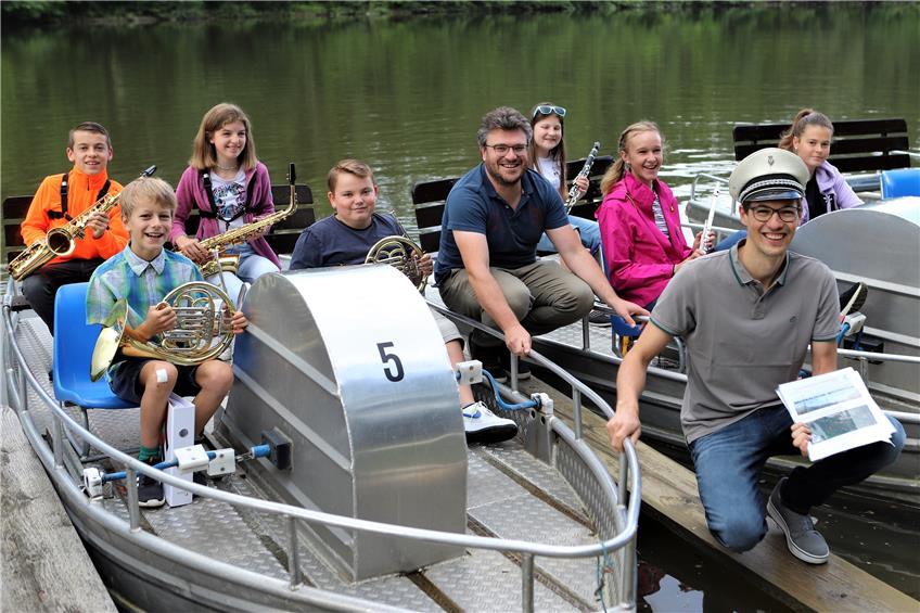 Instrumentenvorstellung auf Bootstour: Große Klänge für kleine Leute auf dem Schömberger Stausee