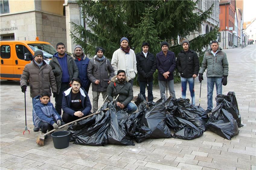 Weg mit dem Silvesterdreck: Junge Muslime machen an Neujahr in Albstadt und Balingen sauber