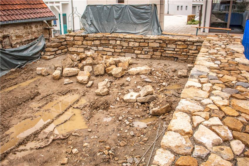 Nachhaltigkeit: Steine aus Balinger Keller kehren an ihren alten Platz in der Stadtmauer zurück