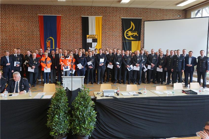 Medaille ans Revers geheftet: Über 40 Einsatzkräfte aus dem Zollernalbkreis für Fluthilfe geehrt