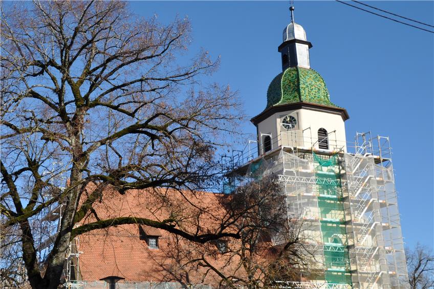 Etappensieg bei Restaurierung: Rosenfelder Stadtkirche trägt
wieder eine prachtvolle Haube
