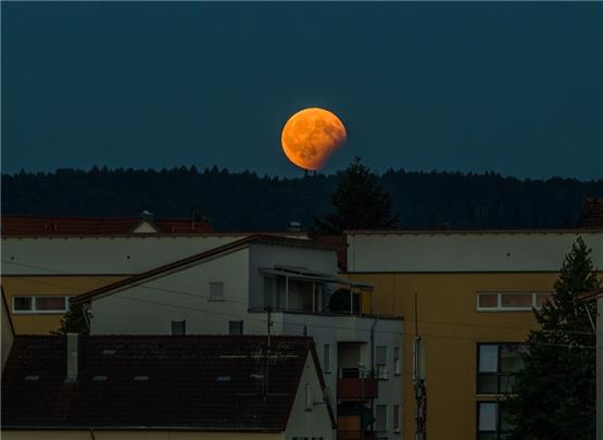Foto des Tages: die partielle Mondfinsternis über Hechingen