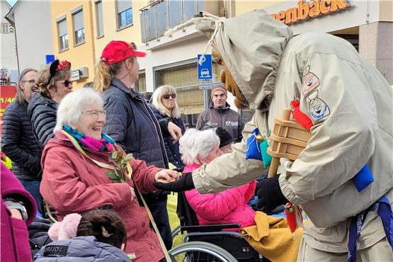 Wo Hexen und Senioren zusammen headbangen: Impressionen vom Umzug in Hechingen