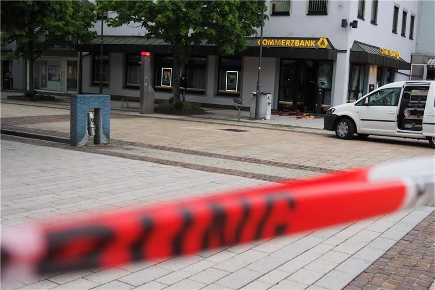 Nach Sprengung eines Geldautomaten in Balingen: Polizei fahndet nach zwei Männern