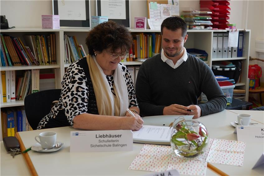 Sichelschule in Balingen kooperiert fortan offiziell mit dem Baustoffunternehmen Holcim