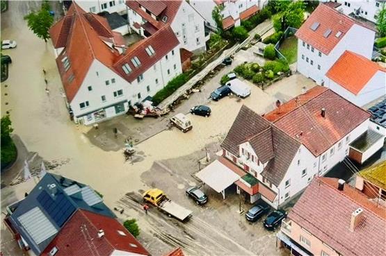 „Sowas gab’s noch nie“: Bürgermeister, Landrat und Einsatzleitung zum Unwetter in Bisingen