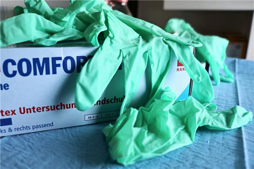Amtsgericht Hechingen: Betrugsfall mit medizinischen Handschuhen zieht sich in die Länge