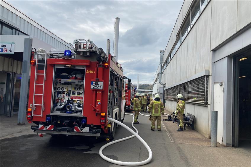 Metallstaub führt zu einem Brand in einer Filteranlage bei Mayer & Cie in Tailfingen