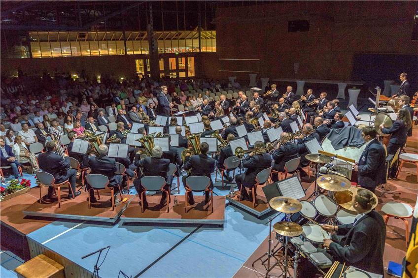 Konzert auf höchstem Niveau: Geislinger Musikverein feiert Geburtstag mit den Freunden aus Flein