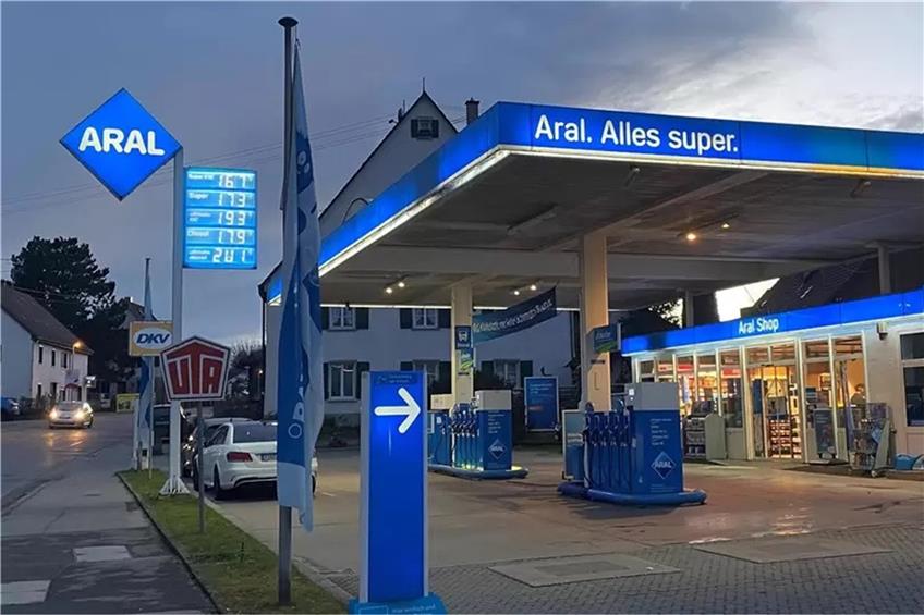Bewaffneter Mann überfällt Tankstelle in Sigmaringen-Laiz – Polizei bittet um Hinweise