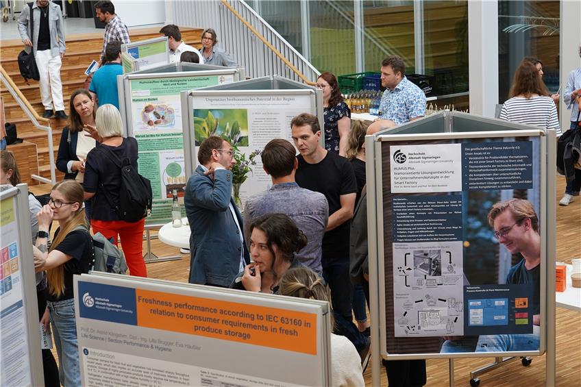 Wissenschaft zum Anfassen am Sigmaringer Campus: von gesunden Kräutern und essbaren Insekten