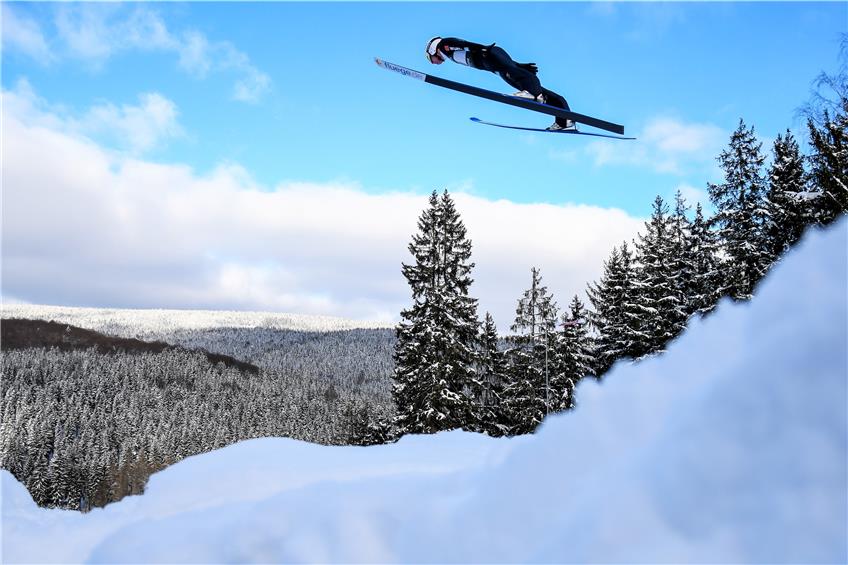 Finale Sprünge einer schwierigen Saison: Meßstetter Skispringer in Russland im Einsatz