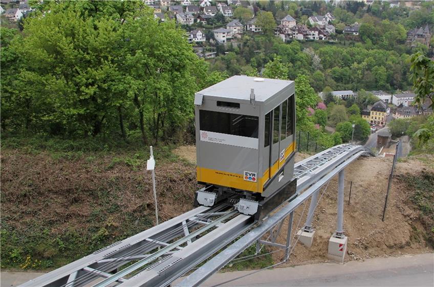 Hechinger Verwaltung plant ein Elektrozügle und eine Schrägbahn zur Burg Hohenzollern hinauf