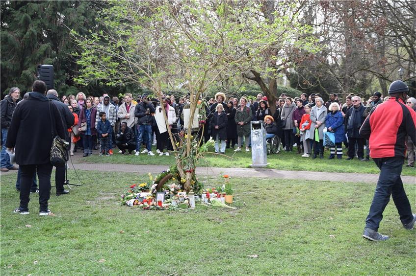 Gedenkfeier in Tübingen für Erstochenen: Die Trauer steht im Vordergrund