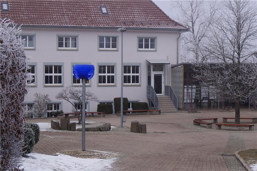Vandalismus an der Dotternhausener Schlossbergschule: Mit dem Auto auf den Schulhof