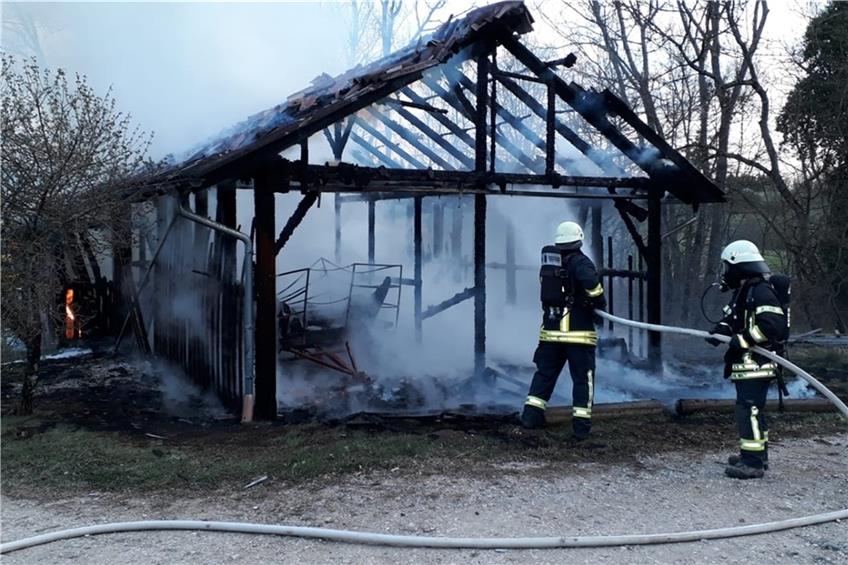 Lagerhalle in Hechingen geht in Flammen auf: Kripo vermutet Brandstiftung