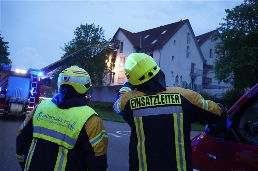Nach Brand in Ebinger Buchenweg: Zahlreiche Wohnungen nicht mehr bewohnbar