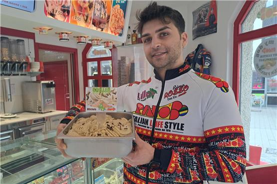Eisdiele in Ebingen verkauft Grillen-Eis: der Geschmackstest im Video